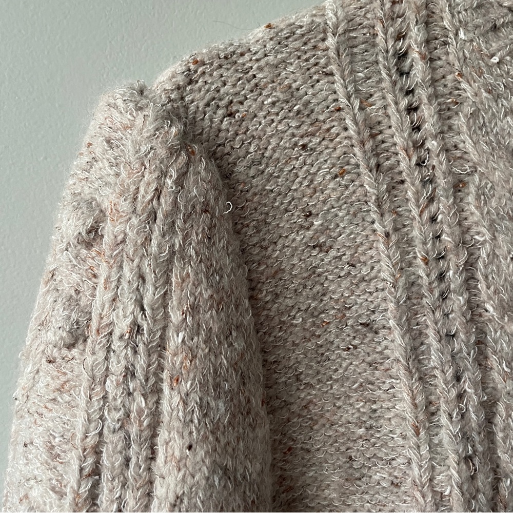 Oatmeal scalloped crew neck with detail - Picture 3 of 5